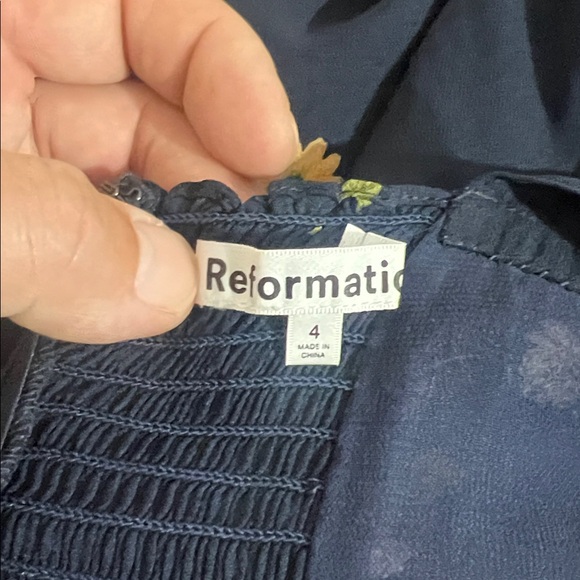 Reformation The Fulton Midi Dress in Navy Floral, size 4 - Picture 8 of 16